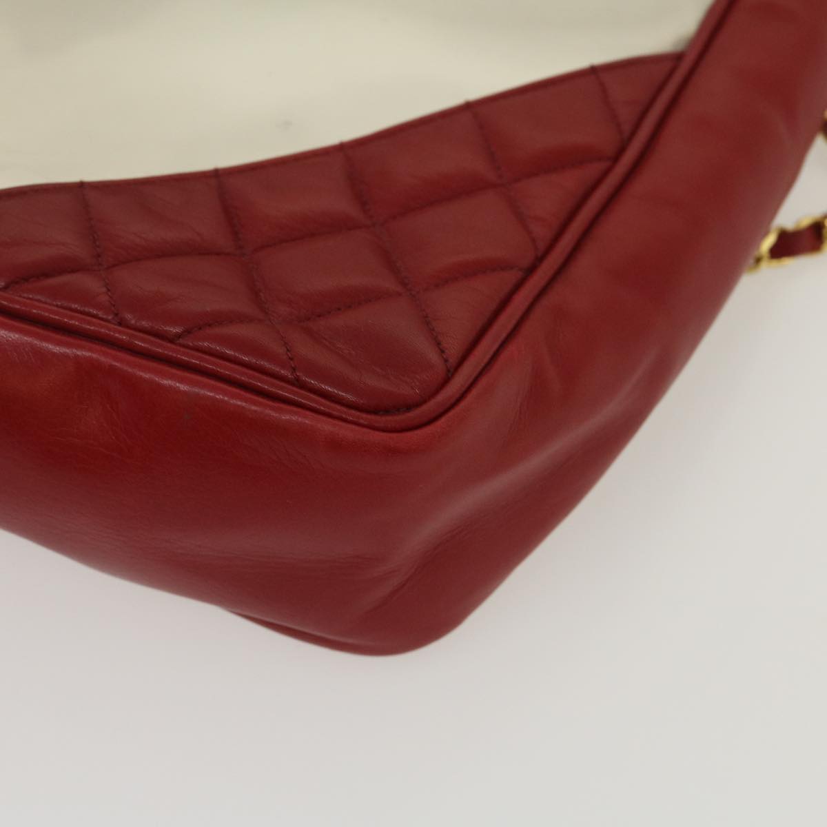 Top Quality Chanel Matelasse Chain Shoulder Bag Lamb Skin Enamel Red Clear CC Auth 29894A