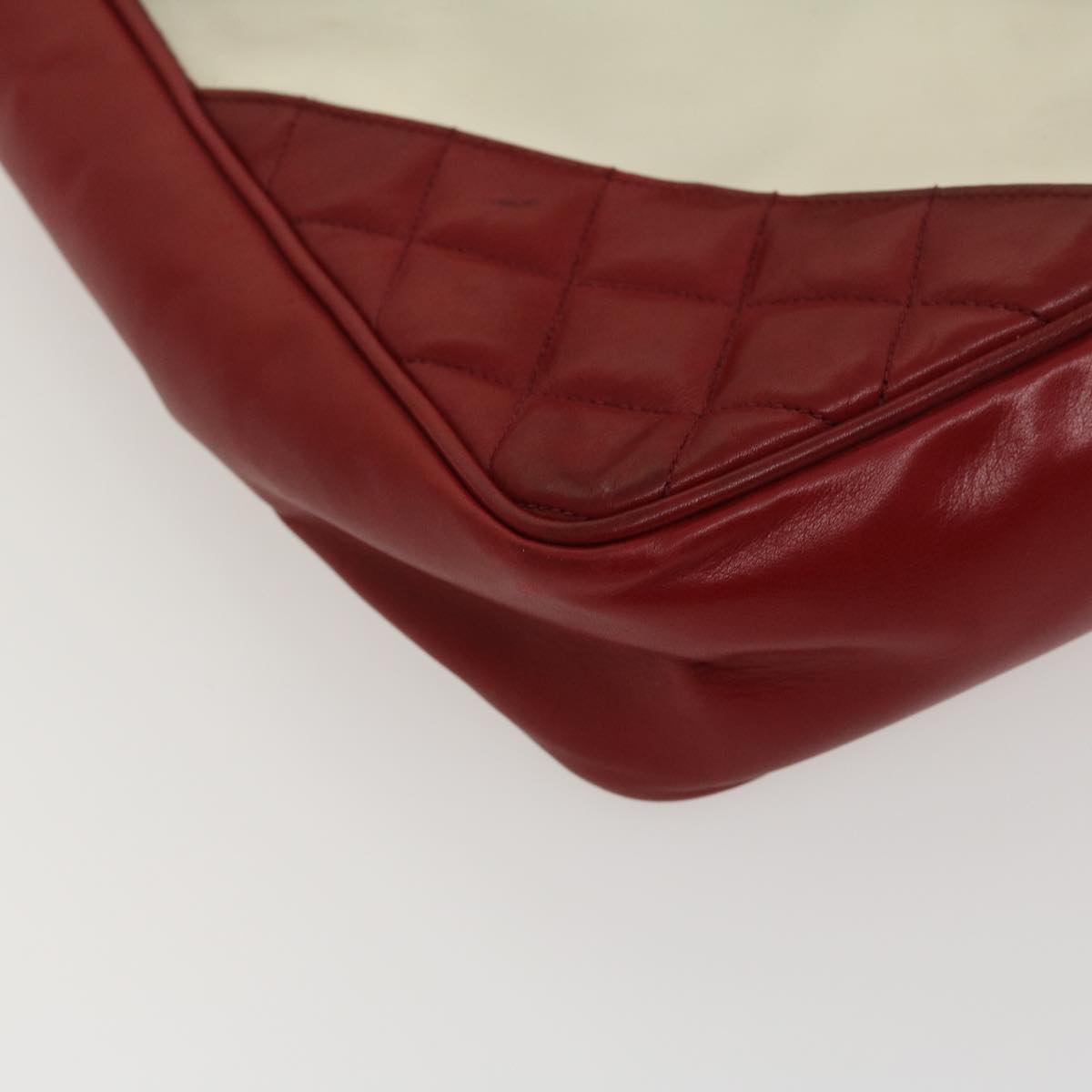 Top Quality Chanel Matelasse Chain Shoulder Bag Lamb Skin Enamel Red Clear CC Auth 29894A