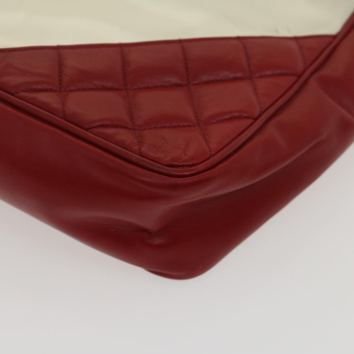 Top Quality Chanel Matelasse Chain Shoulder Bag Lamb Skin Enamel Red Clear CC Auth 29894A