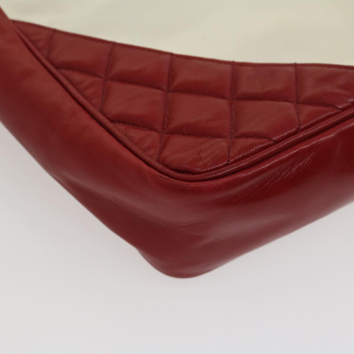 Top Quality Chanel Matelasse Chain Shoulder Bag Lamb Skin Enamel Red Clear CC Auth 29894A