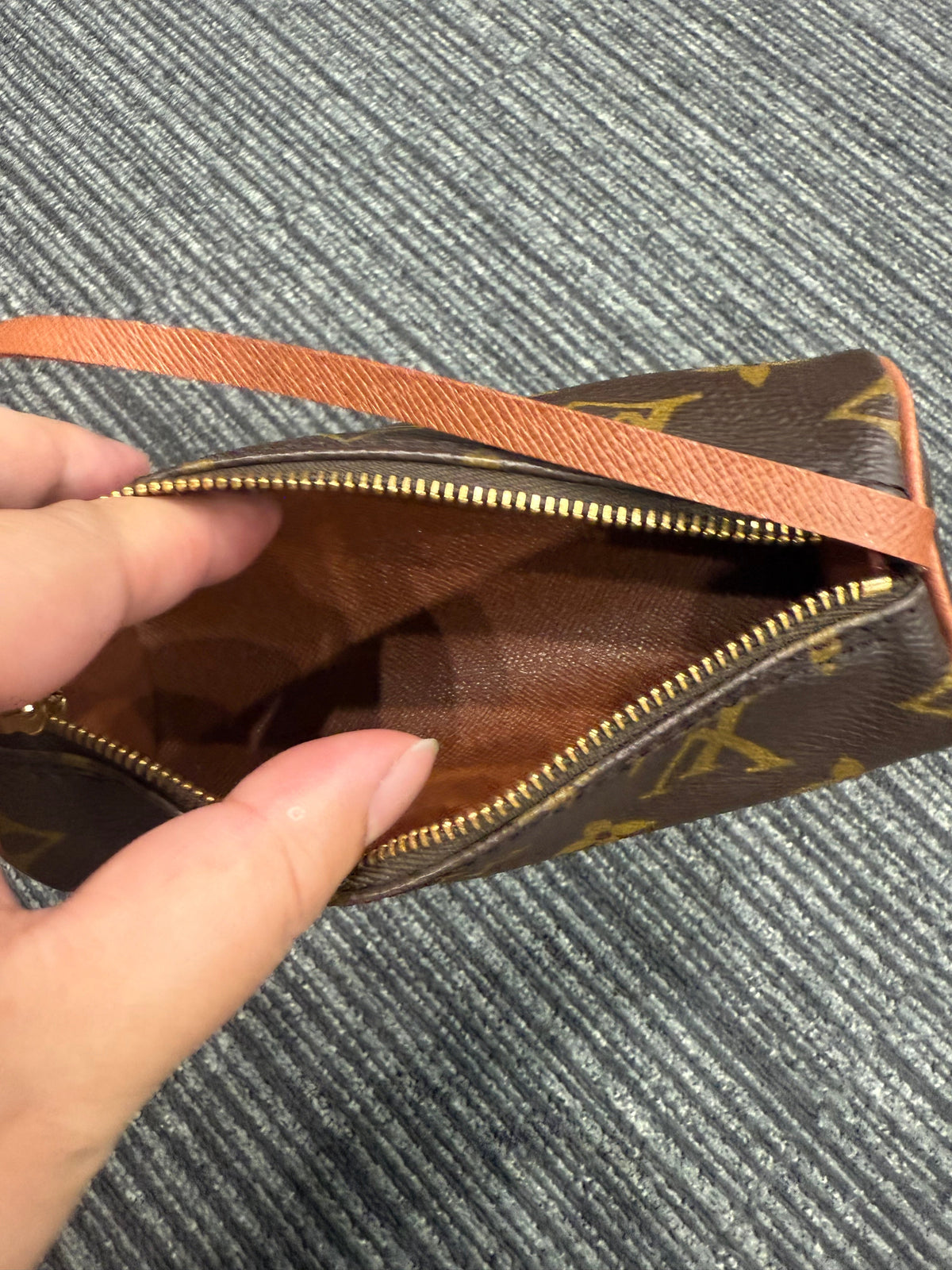 Very Good ( Rank A)｜ LV Monogram Papillon 30 Handbag ｜25042409