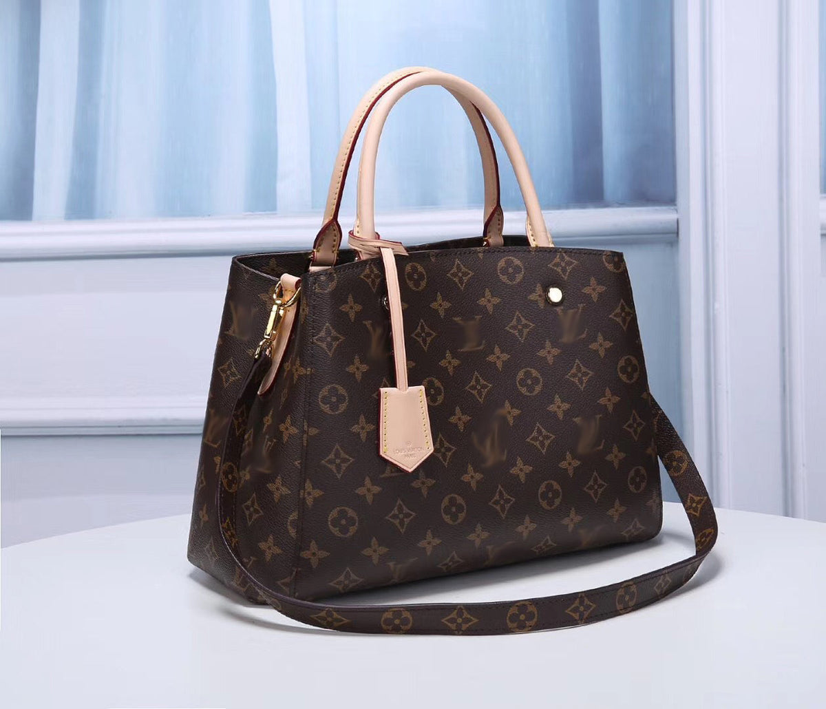 LB144  BB Size:11.4x7.9x5.1inch  Medium Size:13x9.1x5.9inch
