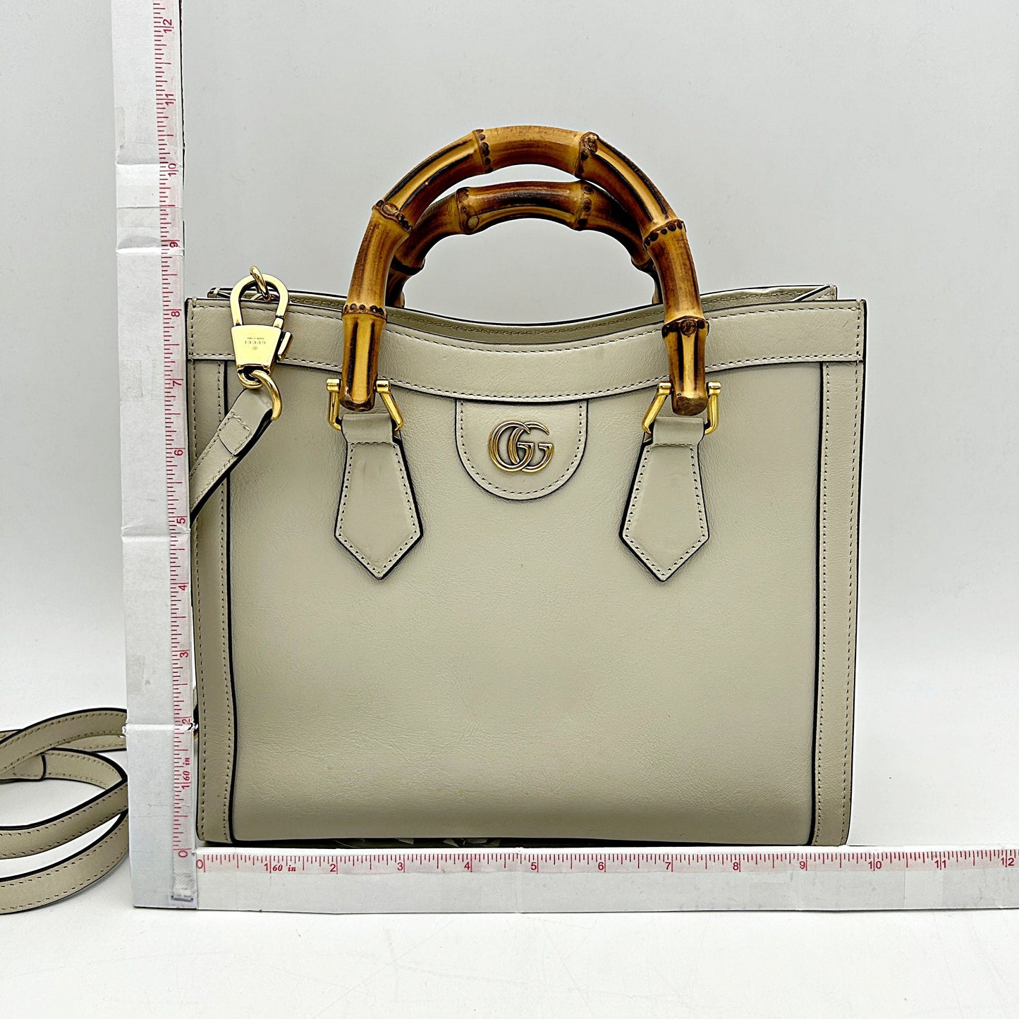 GUCCI Wonka Grain Calfskin Small Diana Tote Bag Mystic White Cuir  | FASHIONPHILE LA