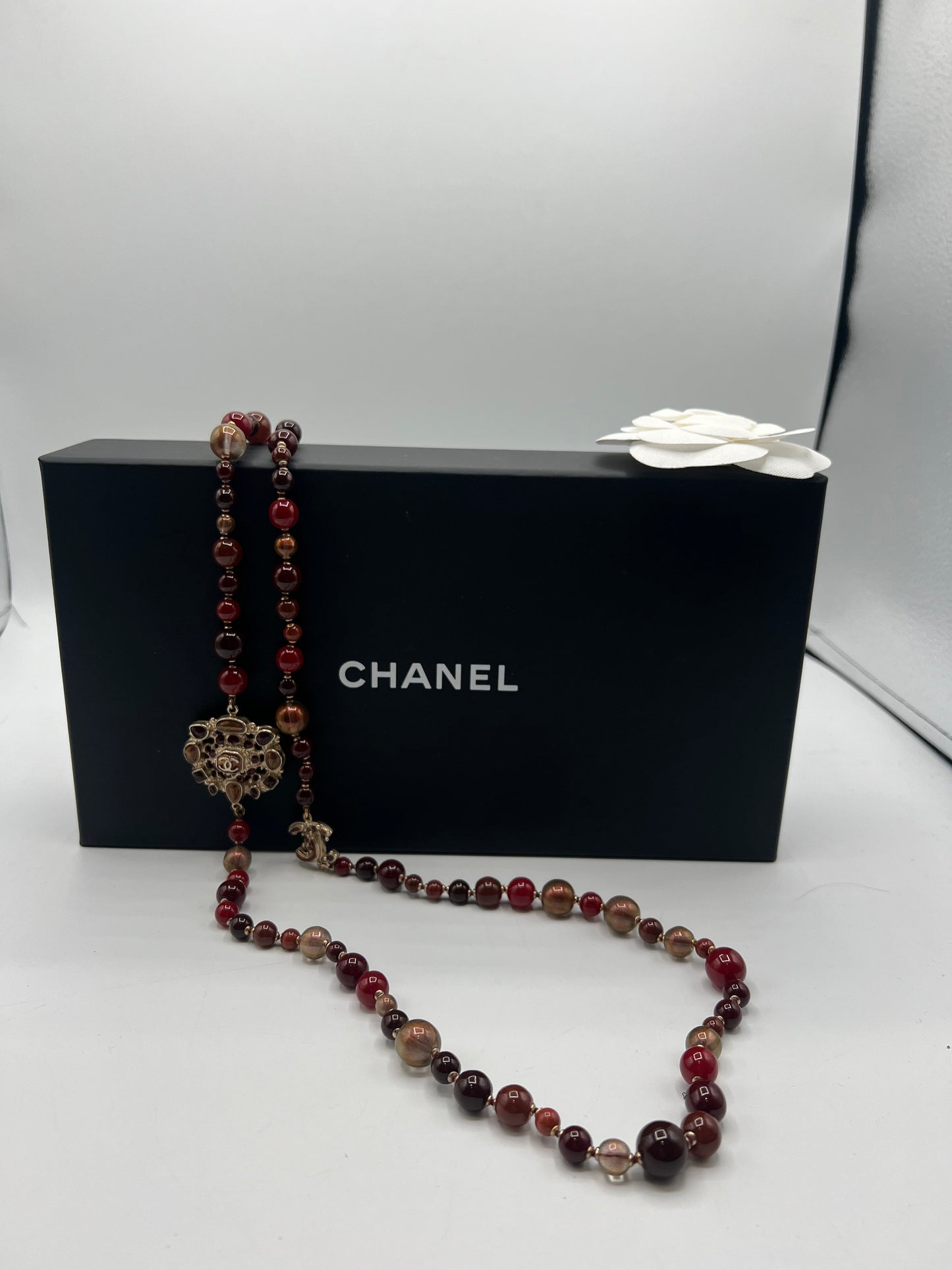 Chanel - Sautoir perles bordeaux