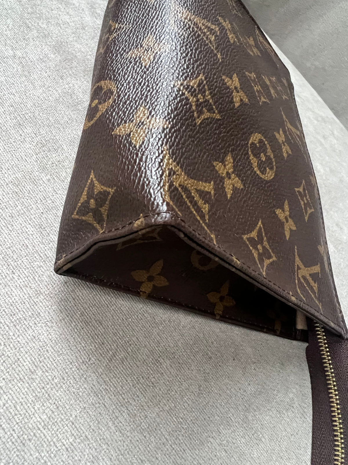 Louis Vuitton Toiletry Pouch 19 Monogram