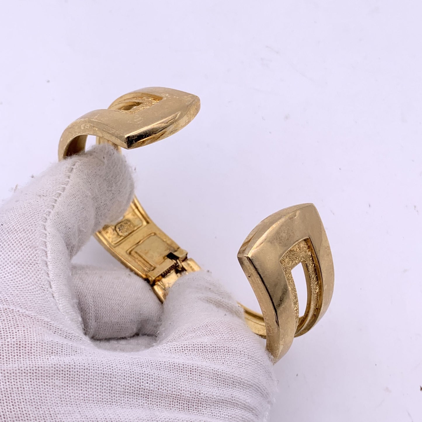 CHRISTIAN DIOR Vintage Gold Metal Rigid Clamper Bracelet Cuff