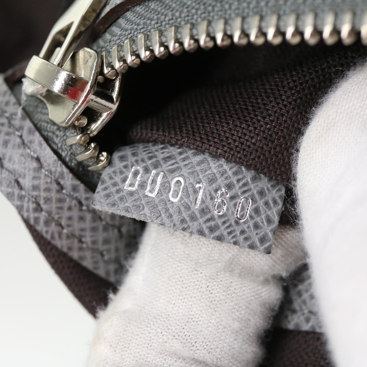 LOUIS VUITTON Taiga Roman MM Shoulder Bag Gracie M32623 LV Auth 32361A
