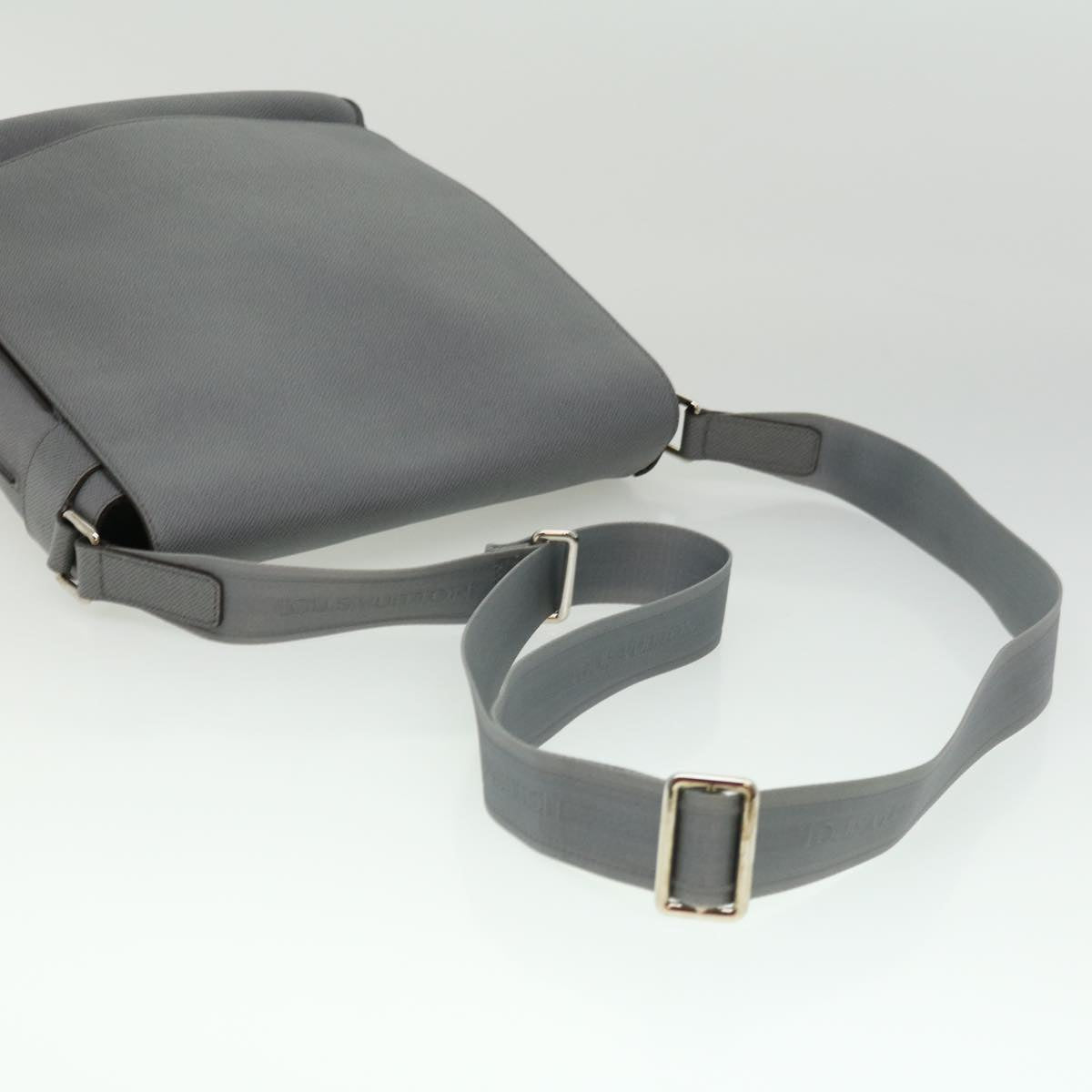 LOUIS VUITTON Taiga Roman MM Shoulder Bag Gracie M32623 LV Auth 32361A