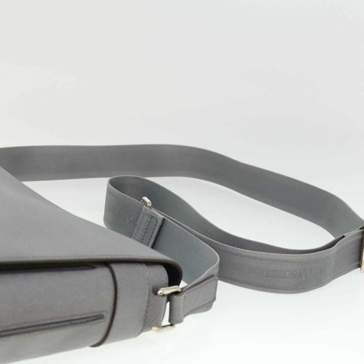 LOUIS VUITTON Taiga Roman MM Shoulder Bag Gracie M32623 LV Auth 32361A