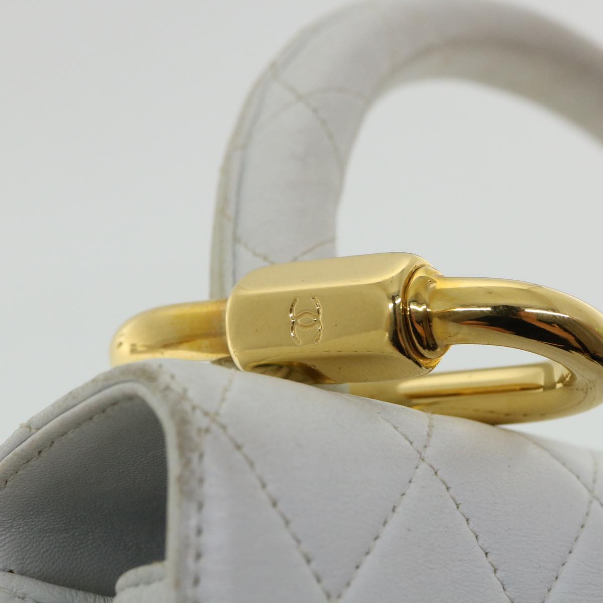 Top Quality Chanel Matelasse Pair Shoulder Bag Lamb Skin White CC Auth 32416A