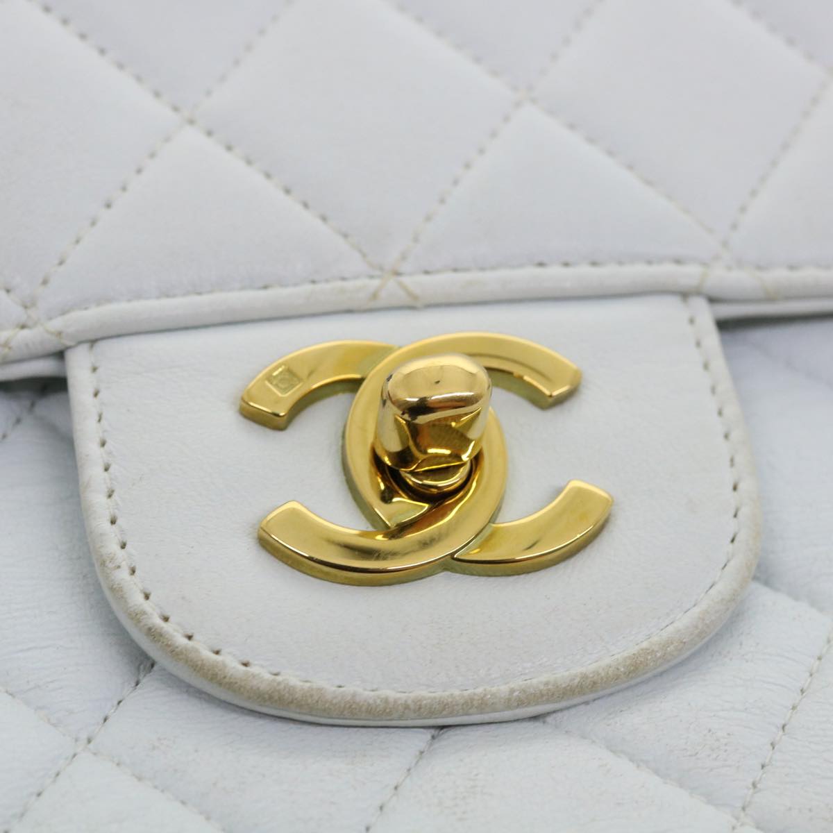 Top Quality Chanel Matelasse Pair Shoulder Bag Lamb Skin White CC Auth 32416A