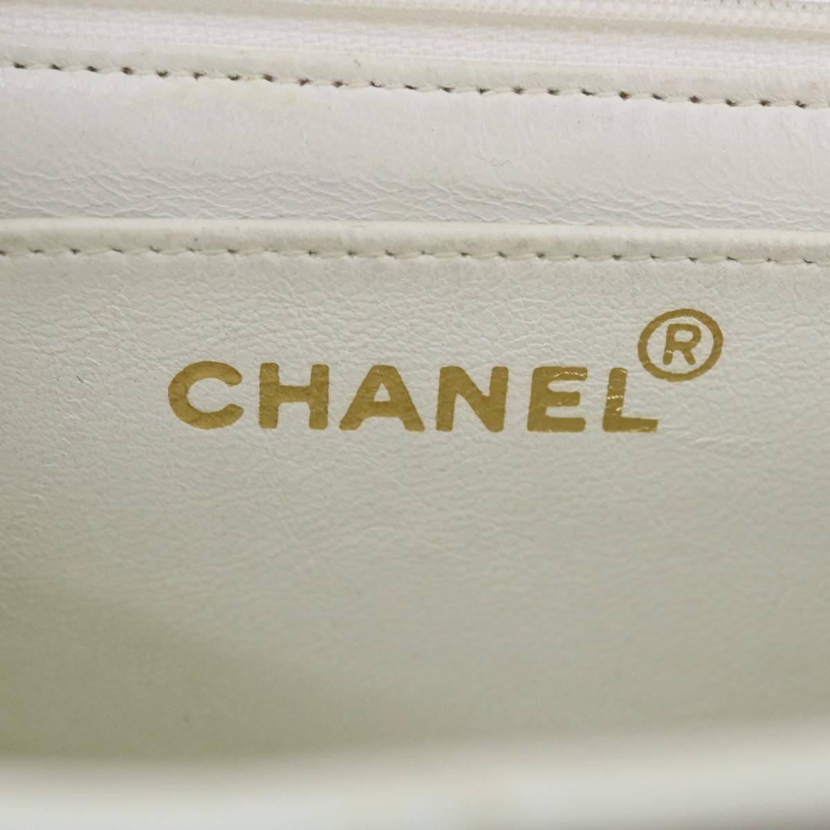 Top Quality Chanel Matelasse Pair Shoulder Bag Lamb Skin White CC Auth 32416A