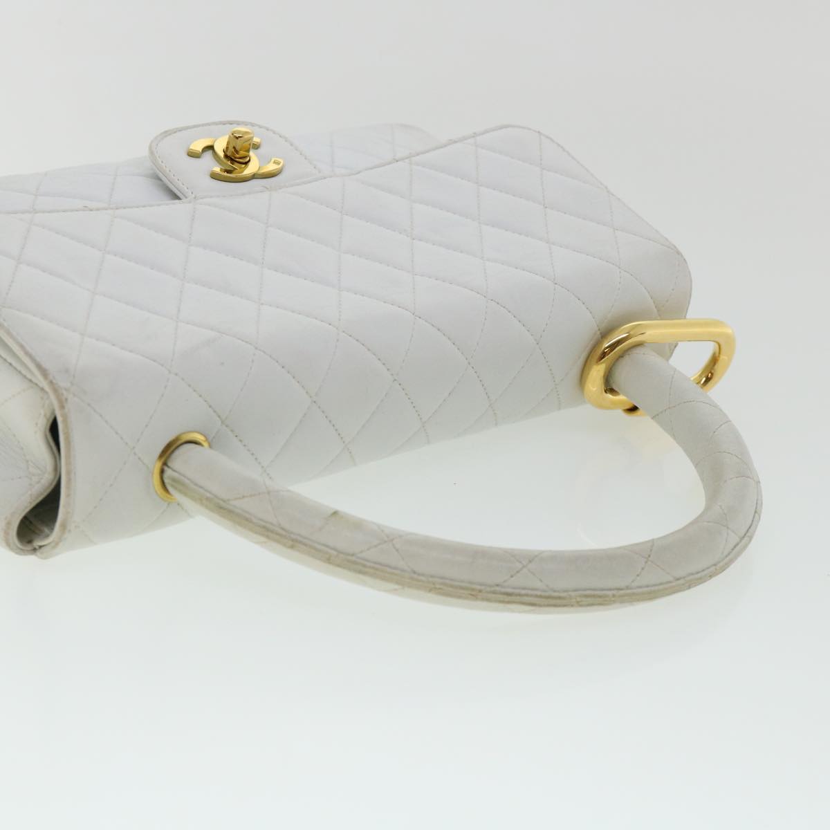 Top Quality Chanel Matelasse Pair Shoulder Bag Lamb Skin White CC Auth 32416A