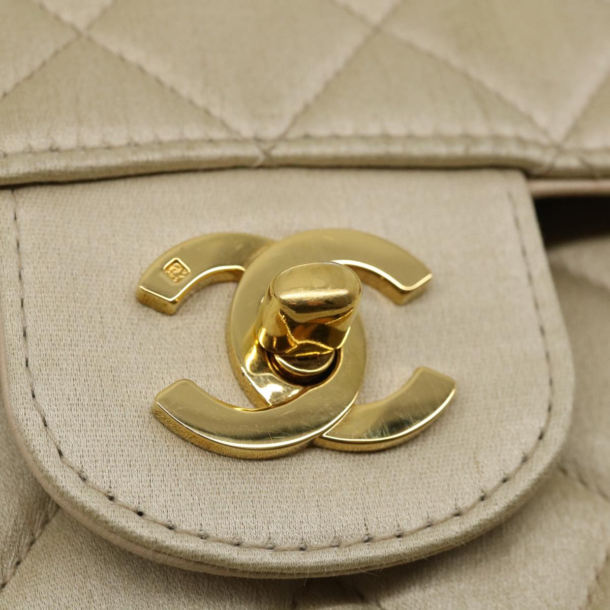 Top Quality Chanel Matelasse 25 Turn Lock Chain Shoulder Bag Satin Beige CC Auth 32604