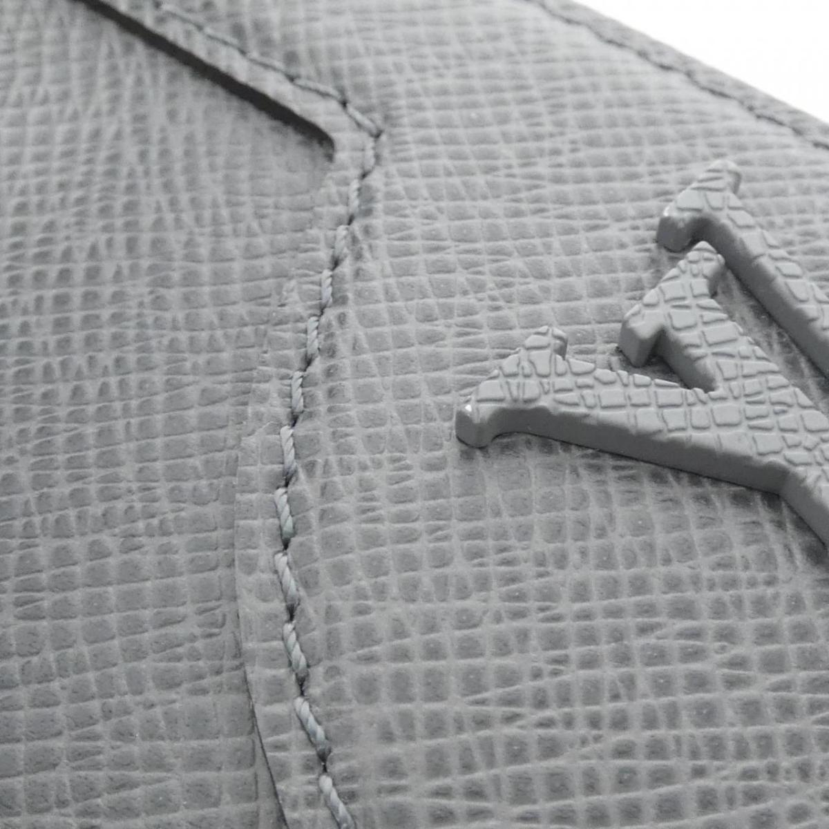 Louis Vuitton Taiga  Flap Messenger M30808 Shoulder Bag