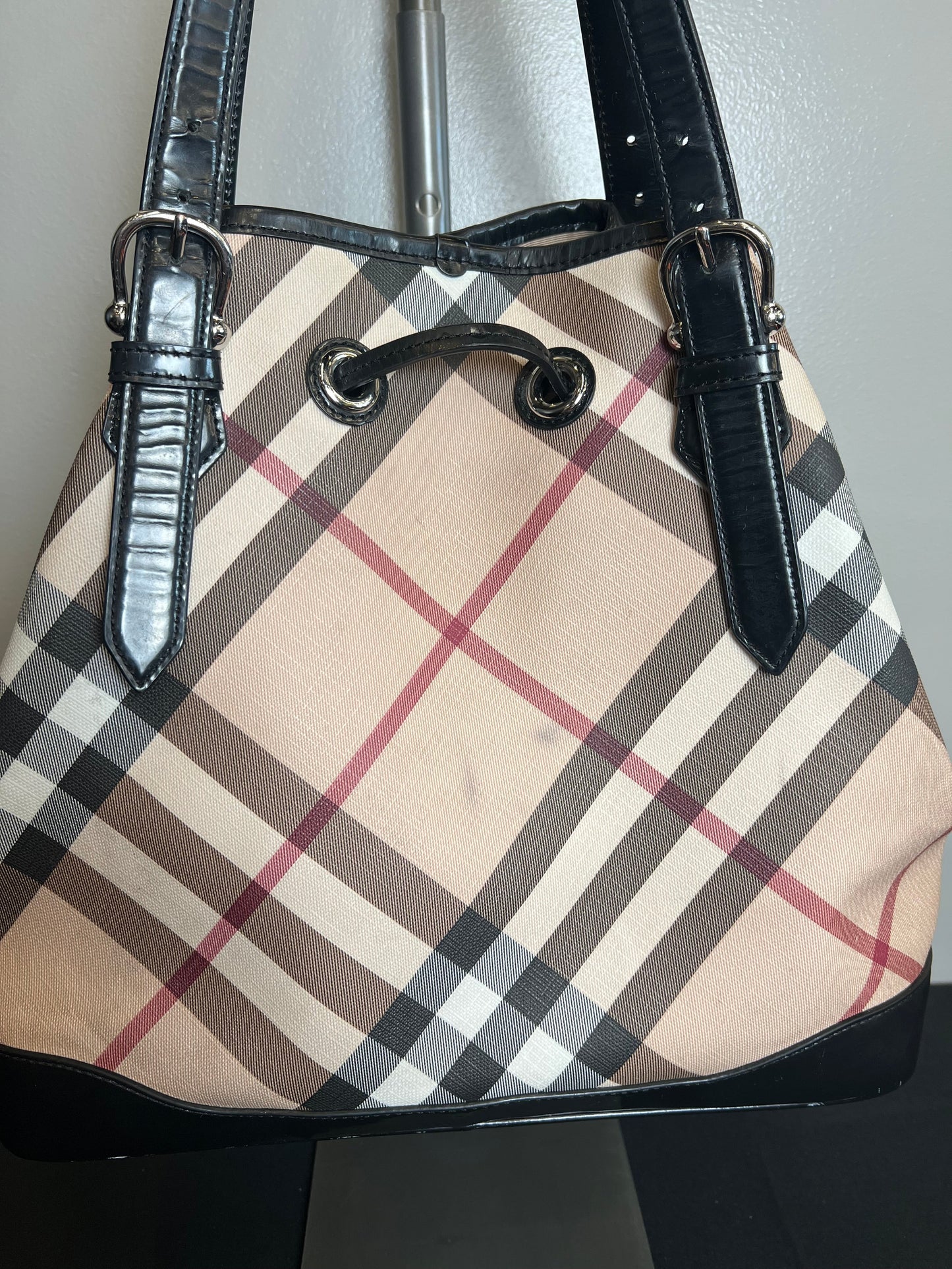 Handbag Luxury Designer By Burberry  Size: Medium