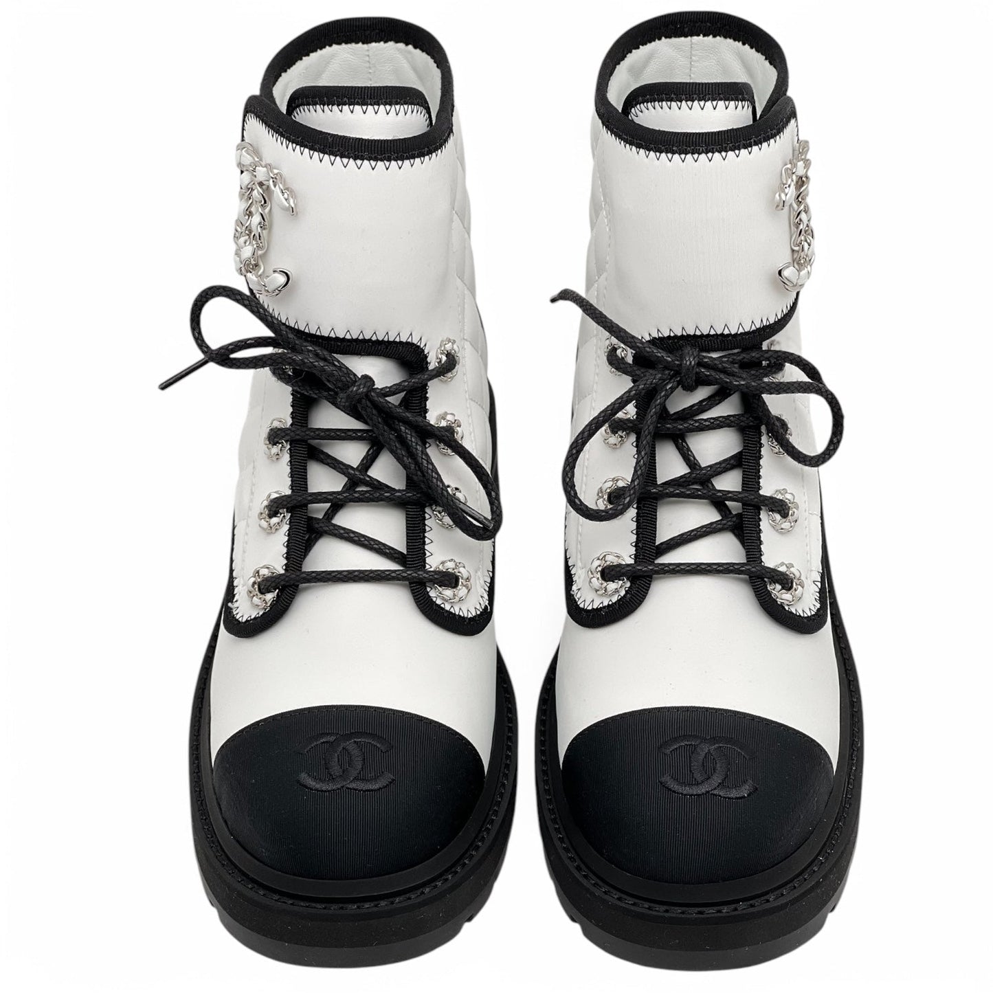Chanel - Bottes matelassées bicolores  T37,5C