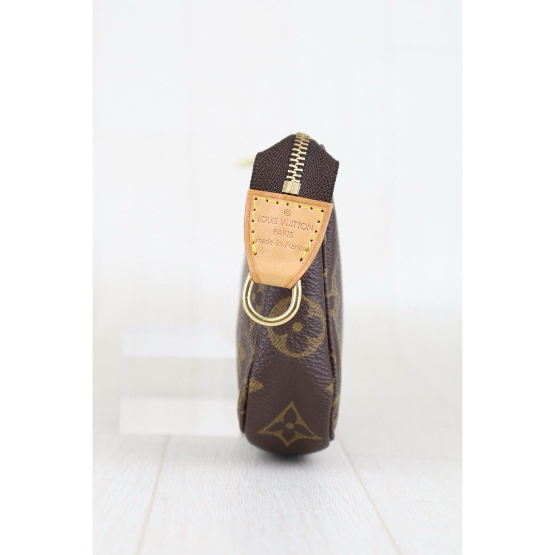 Very Good ( Rank A) ｜ LV Monogram Pochette Accessoires ｜H25021903