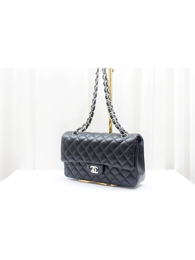 Lambskin classic medium black silver chain shoulder bag A01112 Chanel