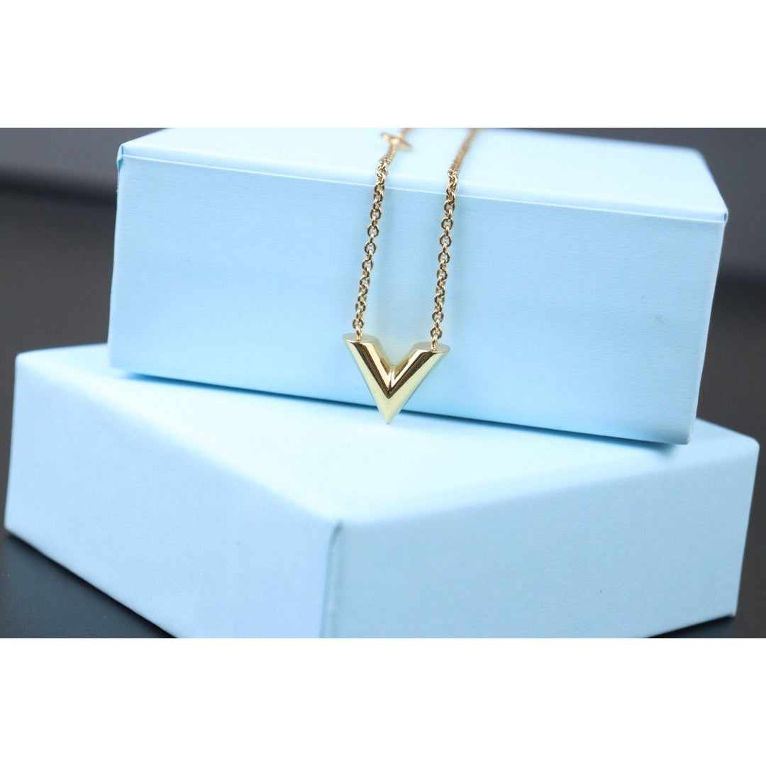 Rank A ｜ LV Collier Essential V Necklace ｜24082210