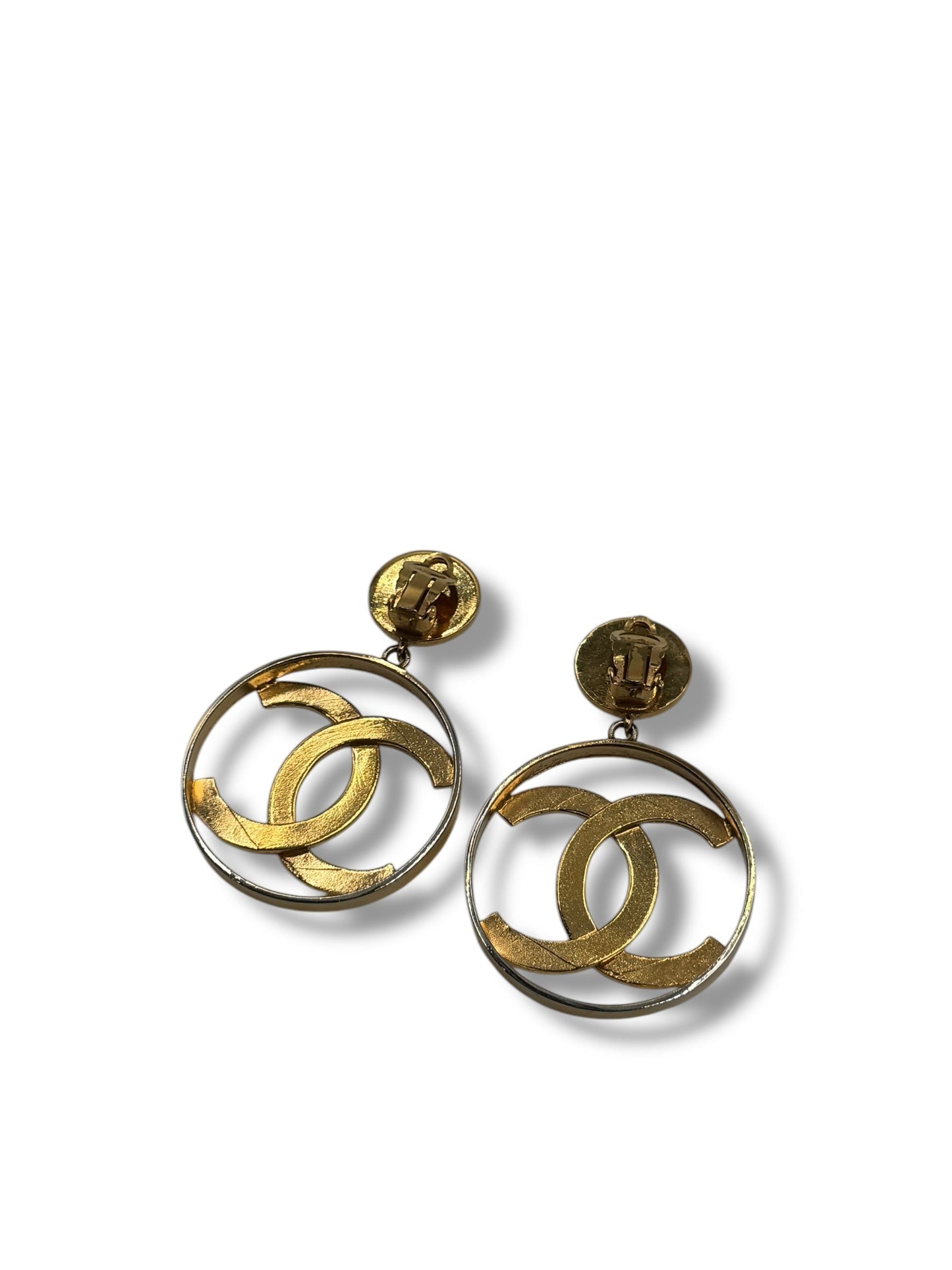 Chanel - Boucle d’oreille CC à clip