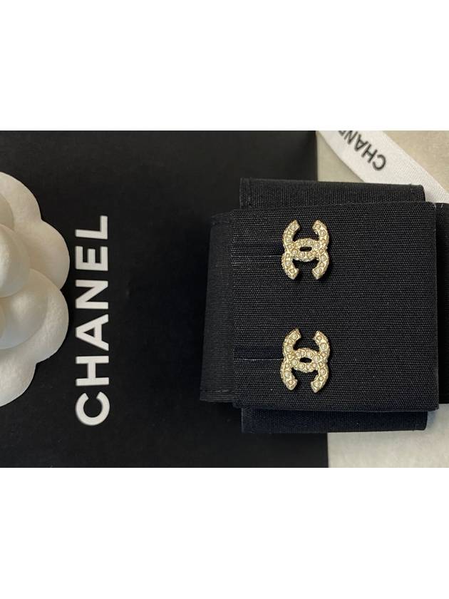 WoMen's CC Logo Pearl Pearl Earrings Gold Chanel