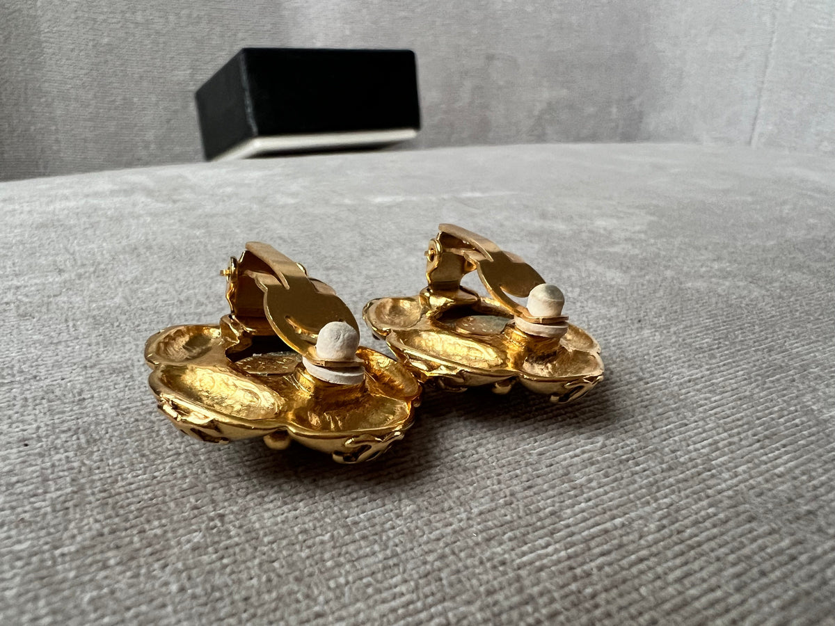 Chanel Vintage Cabochon CC Clip On Earrings