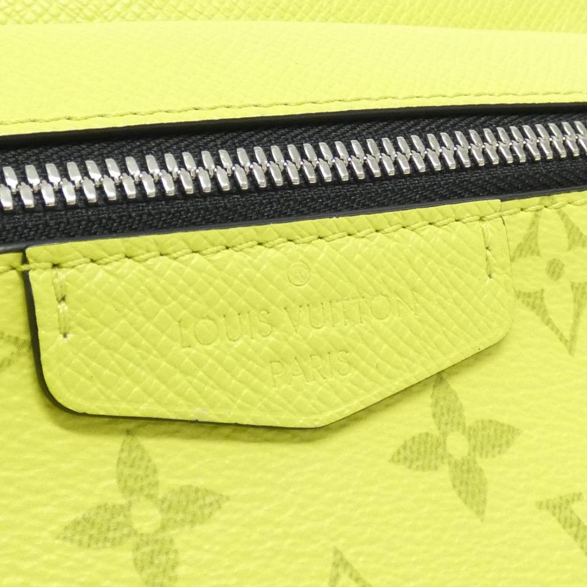 Louis Vuitton Taiga Lama Outdoor M30251 Shoulder Bag