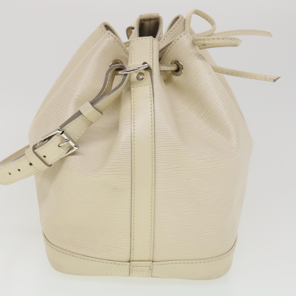 LOUIS VUITTON Epi Petit Noe Shoulder Bag White Yvoire M4084J LV  39066