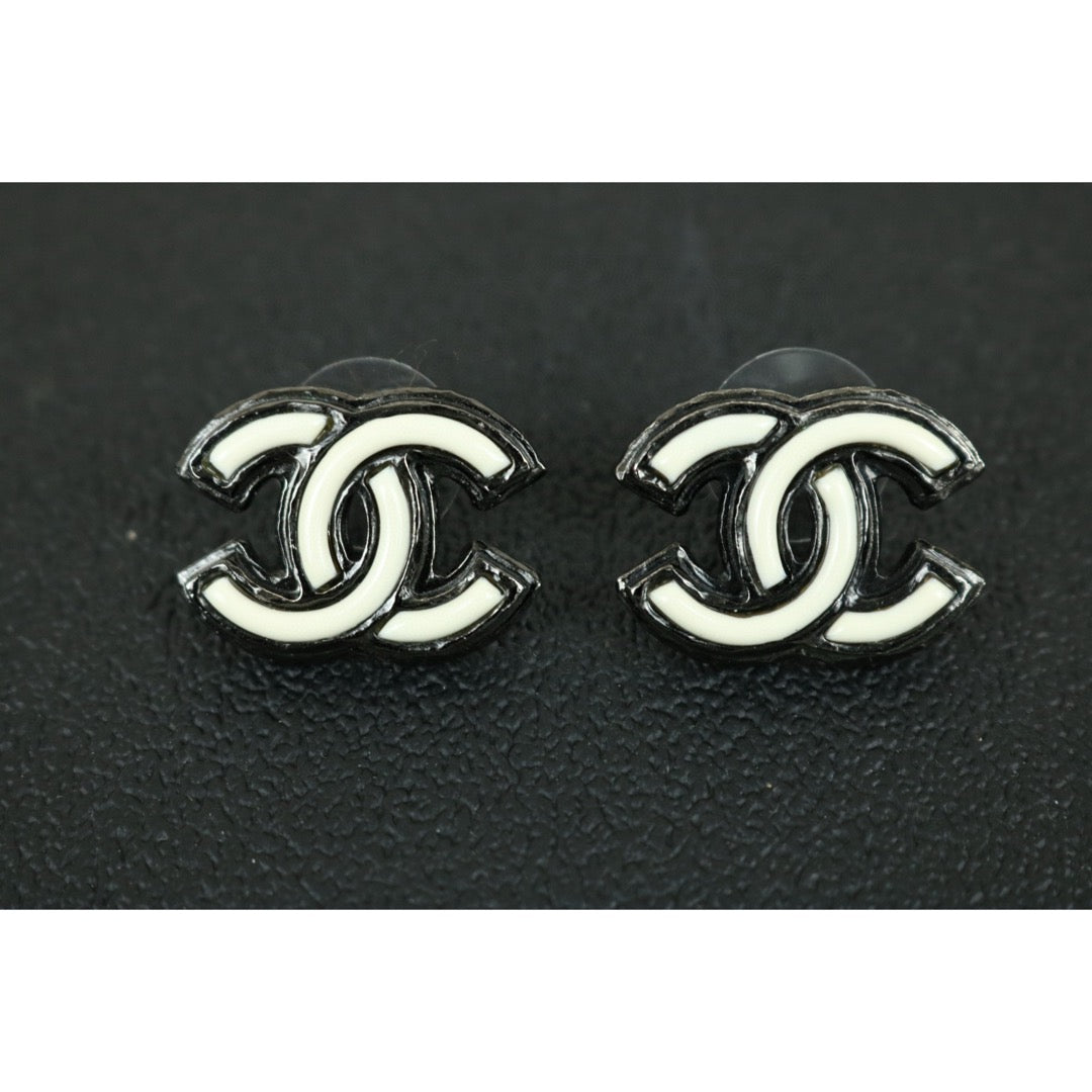 Excellent（Rank SA）｜ CHANEL  Coco Mark  White  Earrings ｜X25020915