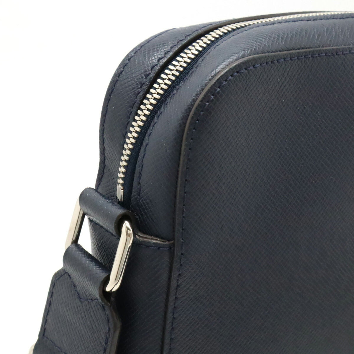 Louis Vuitton Taiga  Taiga Leather Pochette Shoulder Bag