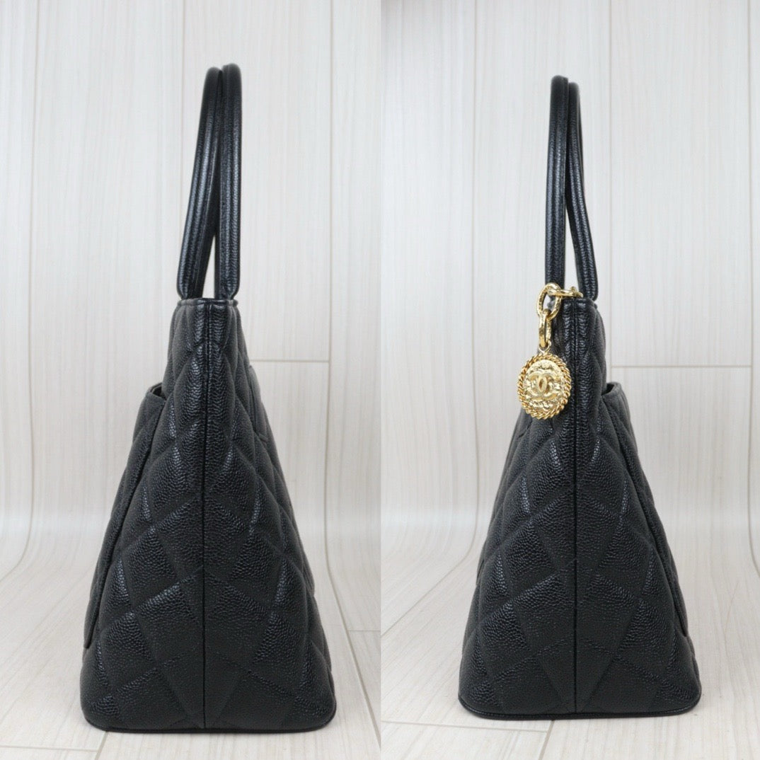 Rank AB｜ CHANEL Caviar Skin Leather Calf Leather Tote Bag Black Made In 1997～1999Year｜V24071109