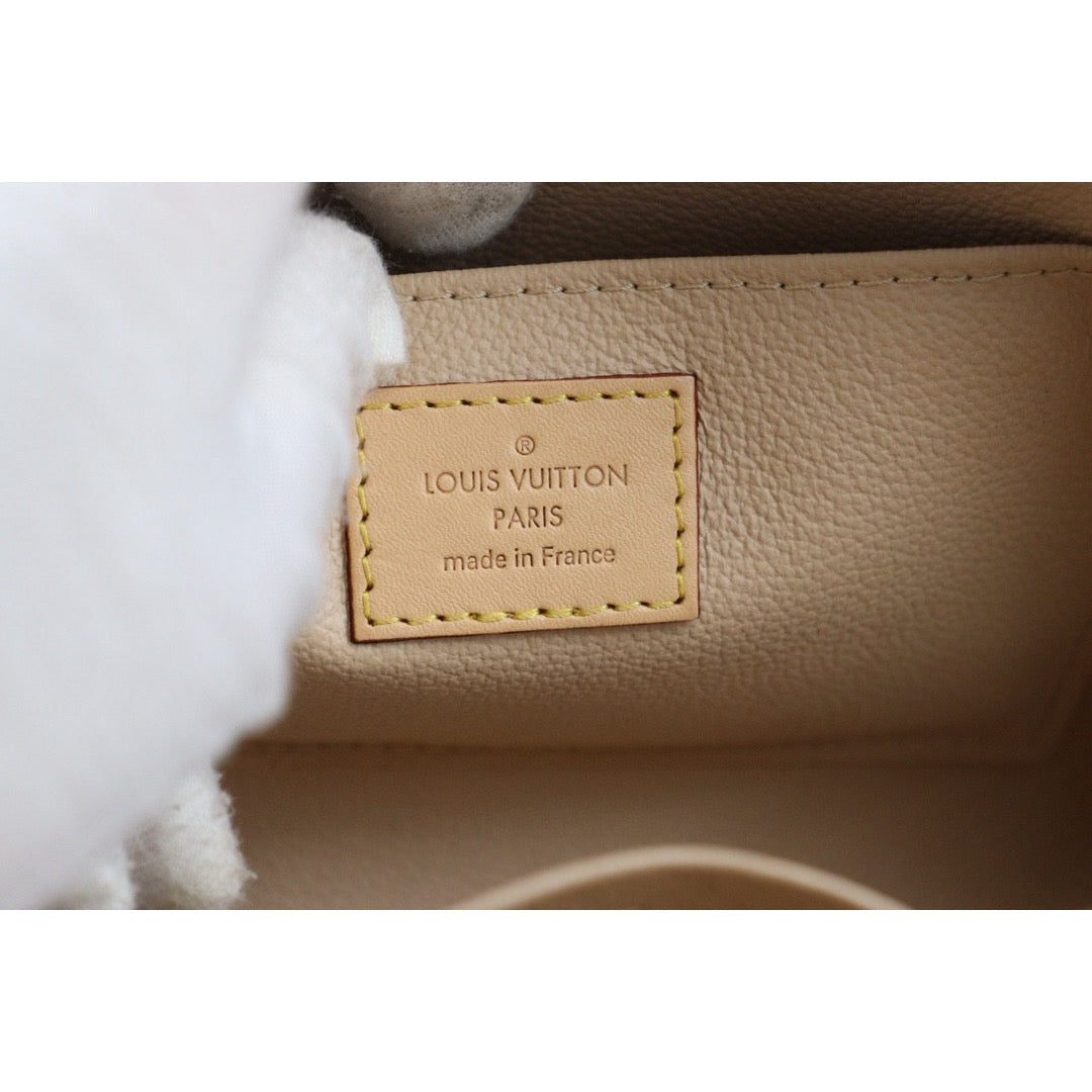 Rank A ｜LV Monogram GM Pochette Cosmetics｜24081901