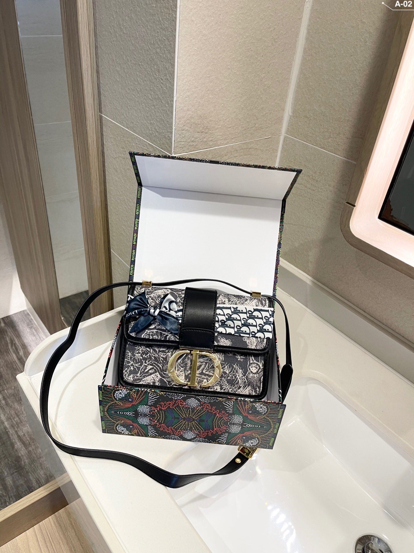 Luxury Handbags Christian Dior 316