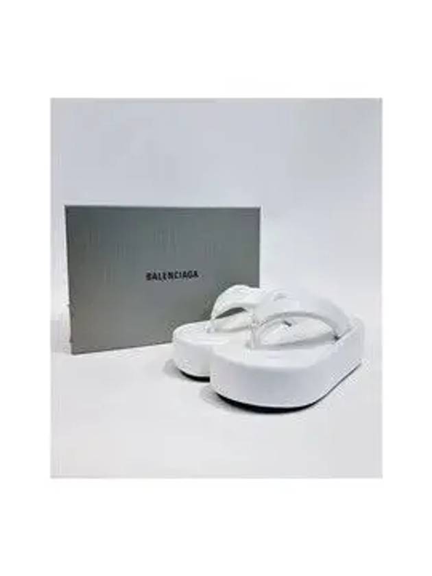 Luxury Balenciaga  Women's Rise Thong Flip Flops White