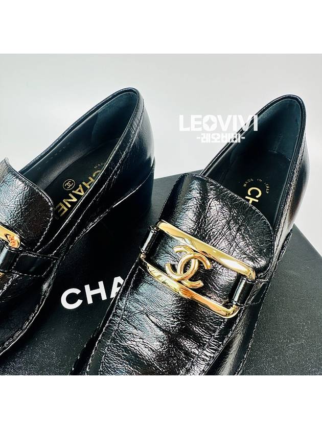 Patent calfskin gold plated CC logo loafers black Chanel