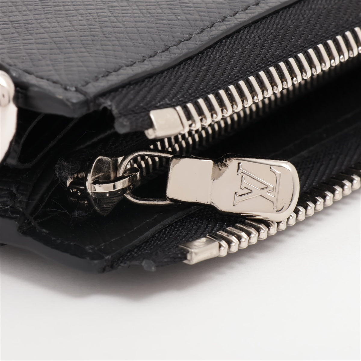 Louis Vuitton Taiga Zippy Dragon M69409 Black Round Zipper Wallet