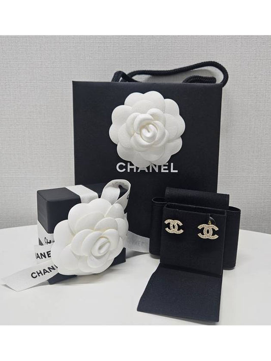 CC logo earrings gold metal crystal ABE431 Chanel