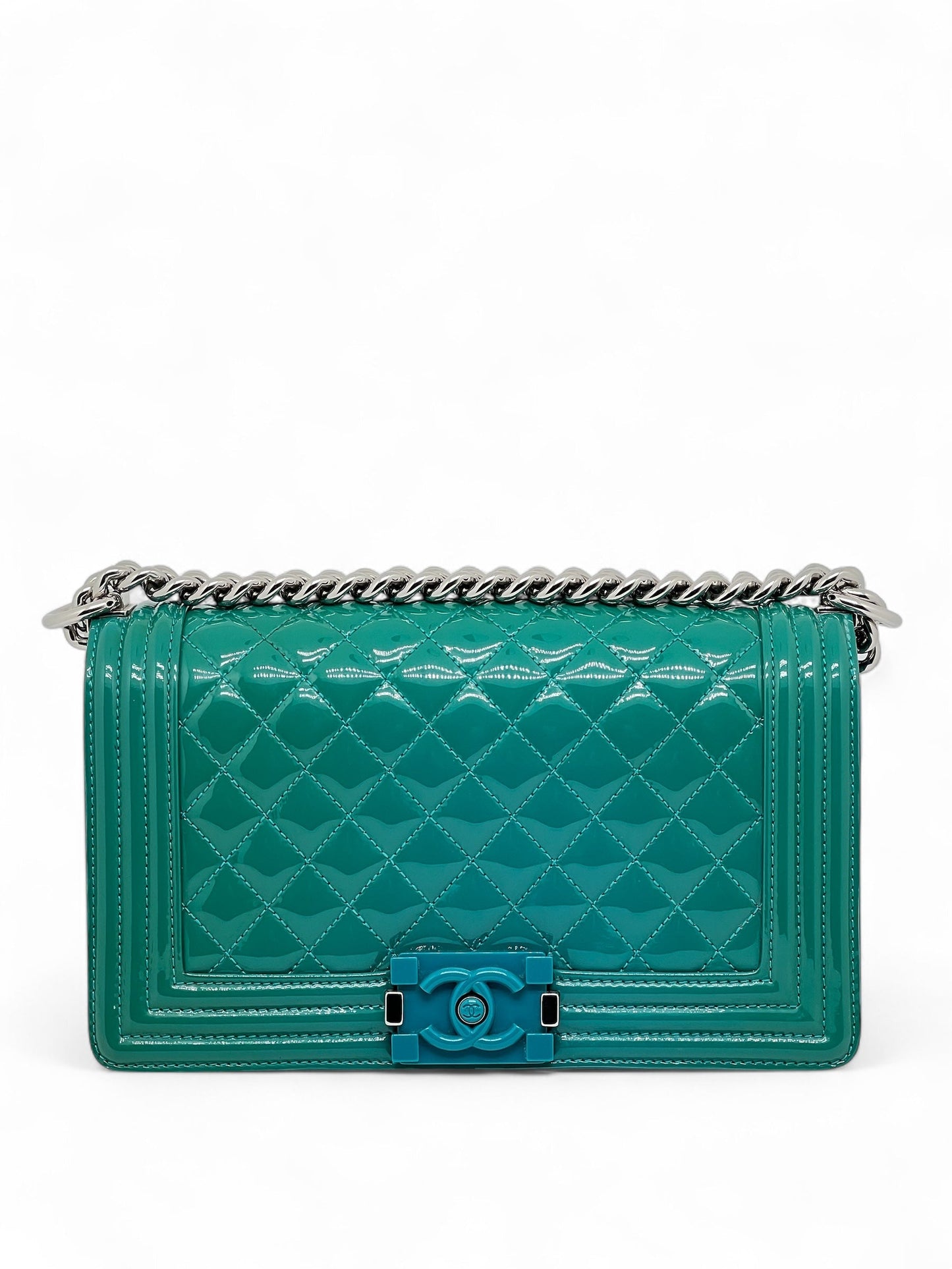 Chanel - Sac Boy en cuir verni