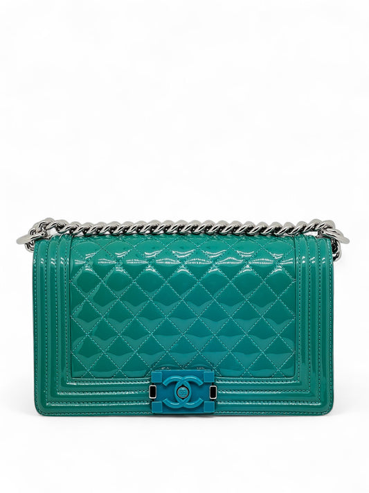 Chanel - Sac Boy en cuir verni