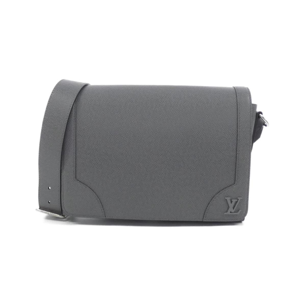 Louis Vuitton Taiga  Flap Messenger M30808 Shoulder Bag