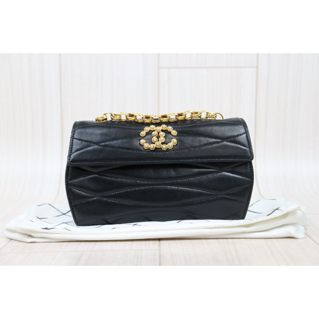 Good ( Rank AB)｜ CHANEL Pearl Coco Mark Lambskin Matrasse Chain Shoulder Bag Black  Made in 1991-1994Year ｜Y25022709