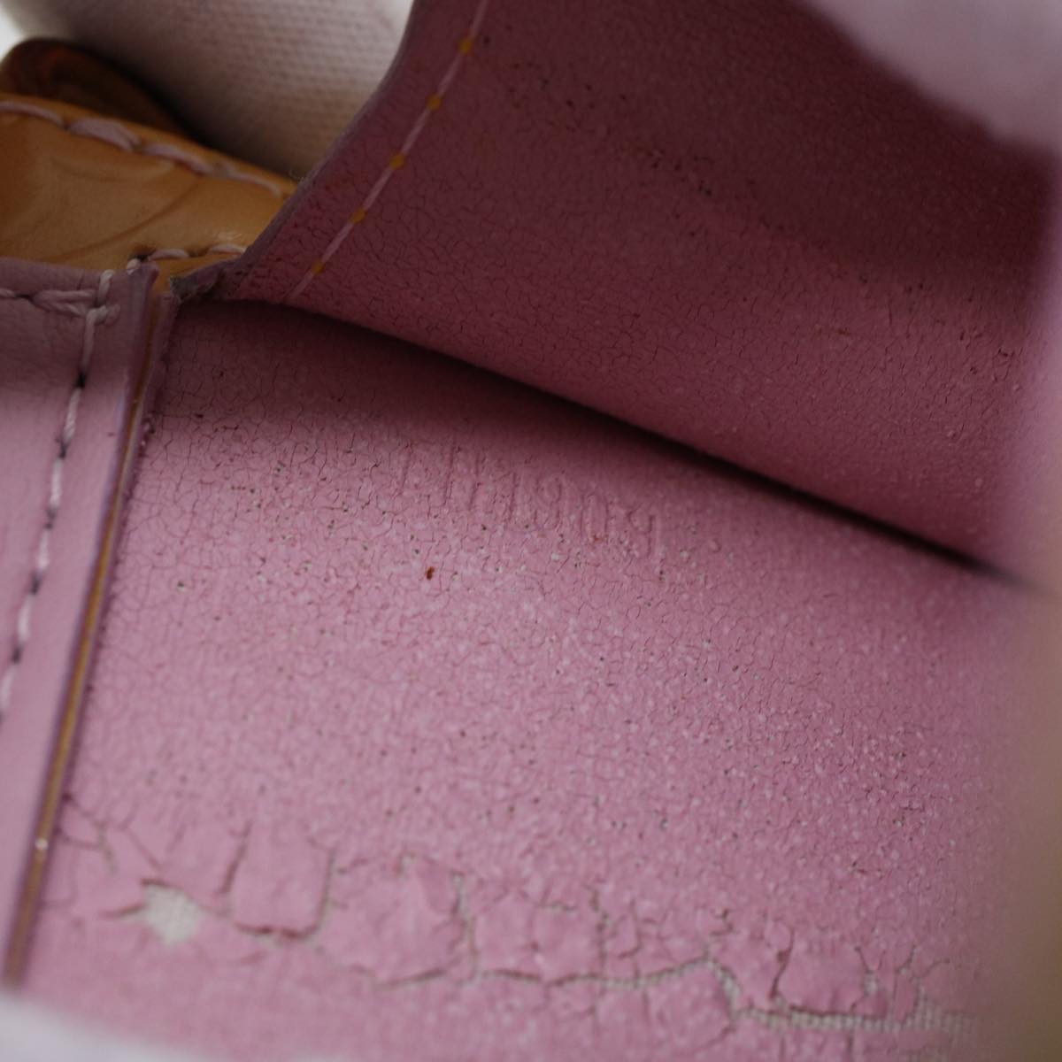 LOUIS VUITTON Vernis Mott Accessory Pouch Marshmallow Pink M91312 LV  43040