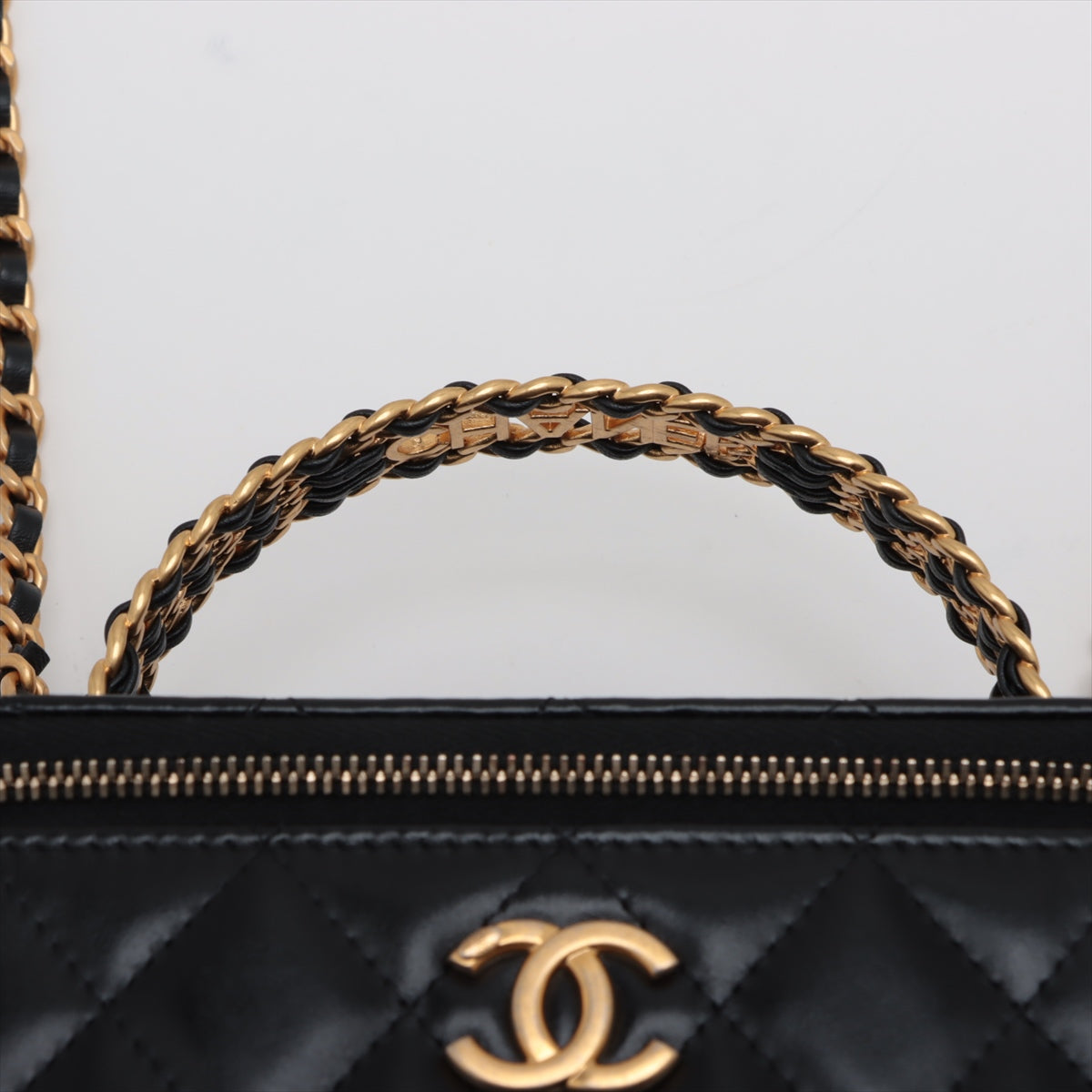 Chanel Mattress kin Chain Shoulder Bag Vanity Black Gold