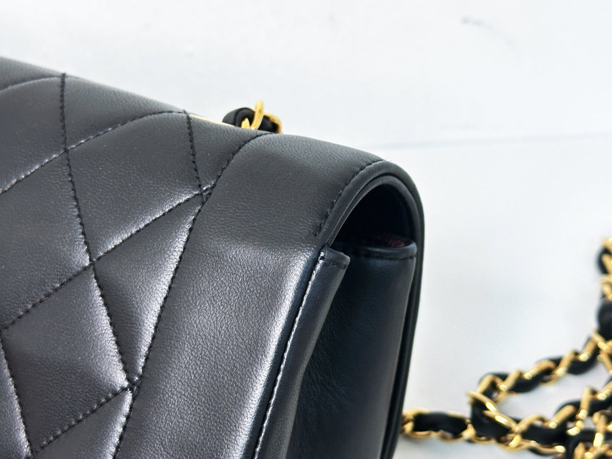 Chanel Vintage Quilted Diana Flap Bag Black Lambskin 3266 holo