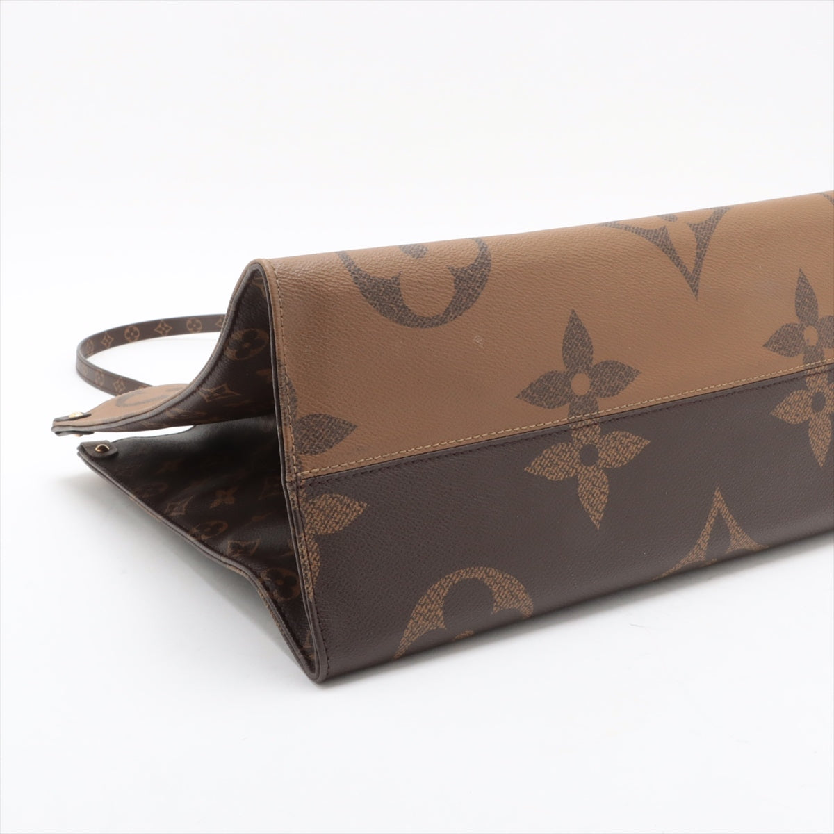 Louis Vuitton Monogram Giant Reversee On The Gor GM M44576
