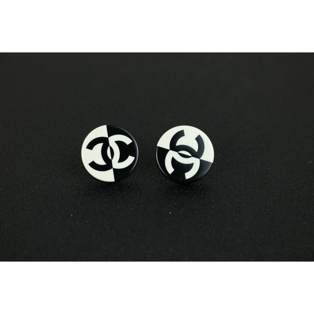 Excellent（Rank SA）｜CHANEL COCO Mark Black and White Combination Earrings｜ X25020918