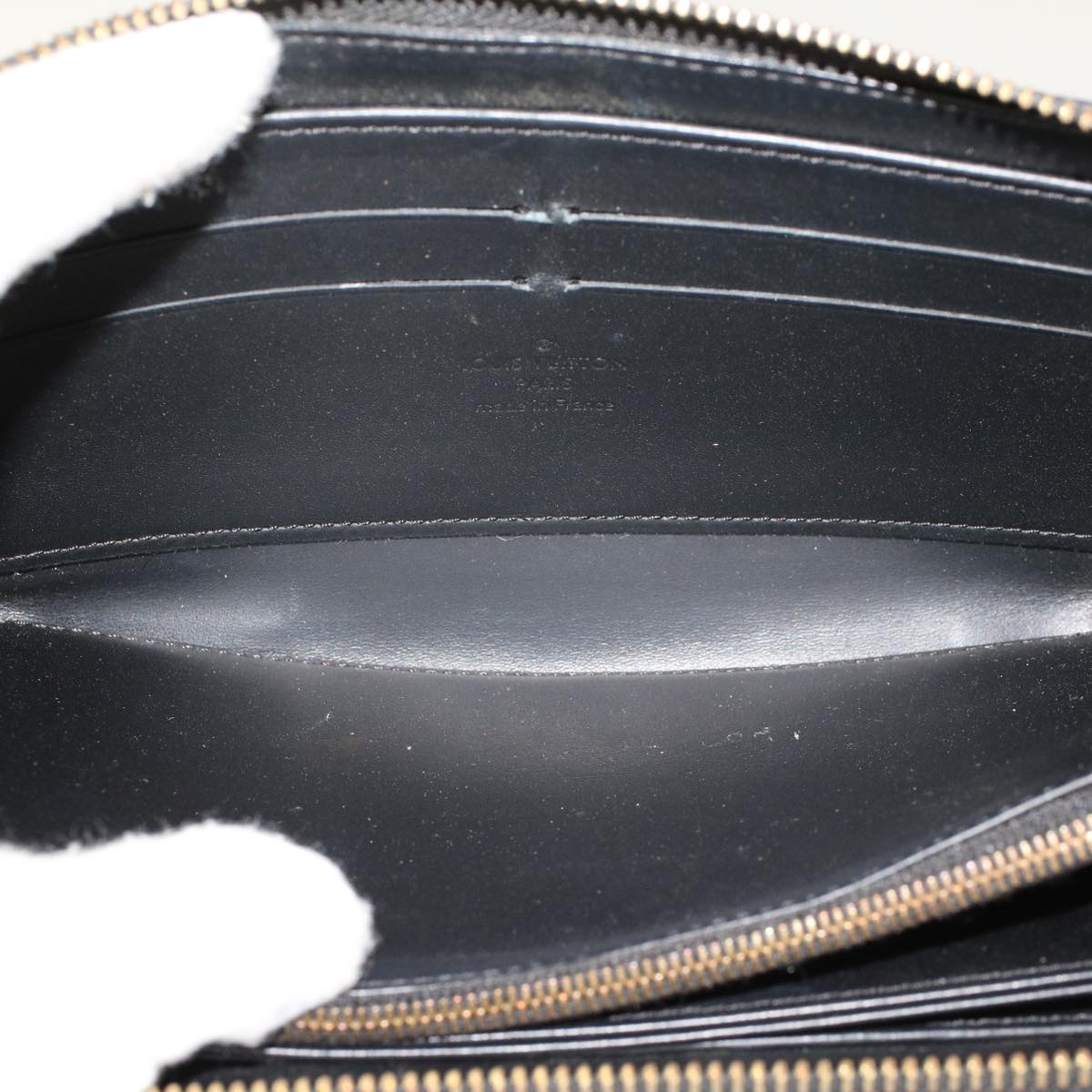 LOUIS VUITTON Vernis Nicolas Ghesquire Zippy Wallet White M50370 LV Auth 45330