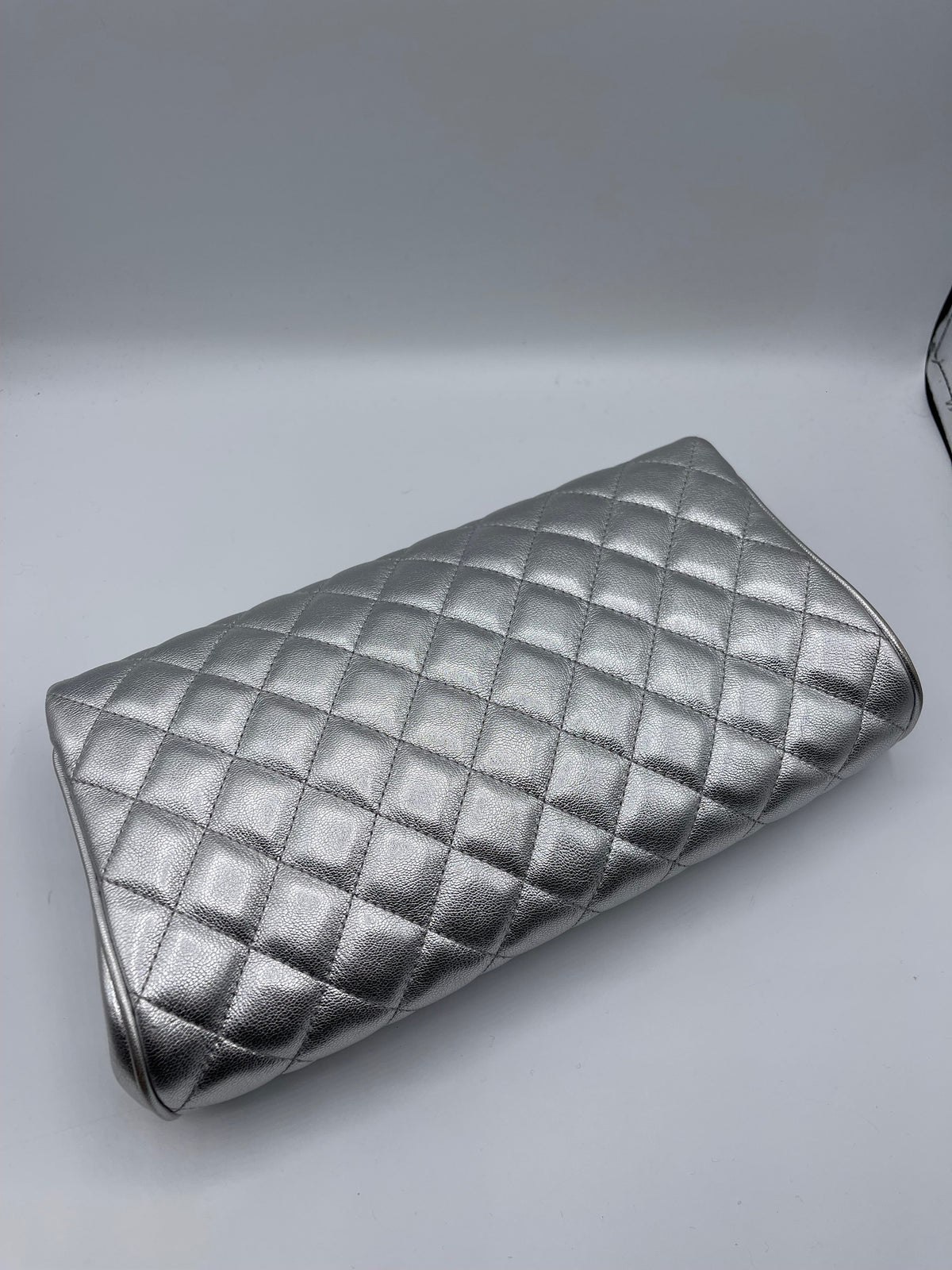Chanel Pochette Sac enveloppe métallisée CC