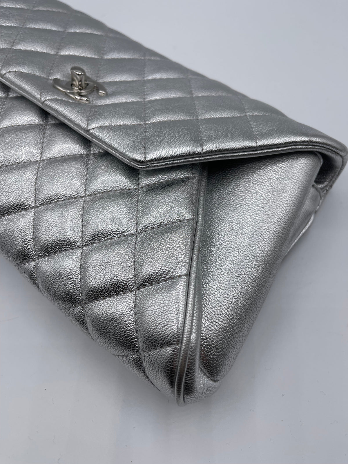 Chanel Pochette Sac enveloppe métallisée CC